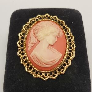 Vintage Cameo Pendant Or Brooch